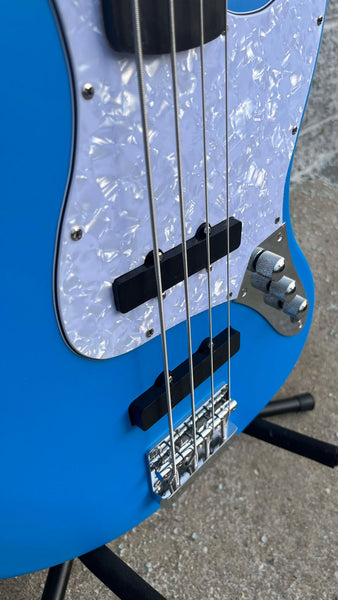 GAMMA Custom JF25-01, Fretless Beta Model, Retro Sonic Blue